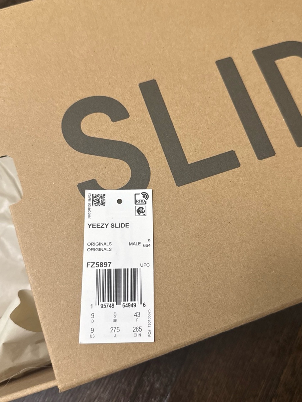 Authentic Yeezy Slides - Picture 6 of 6